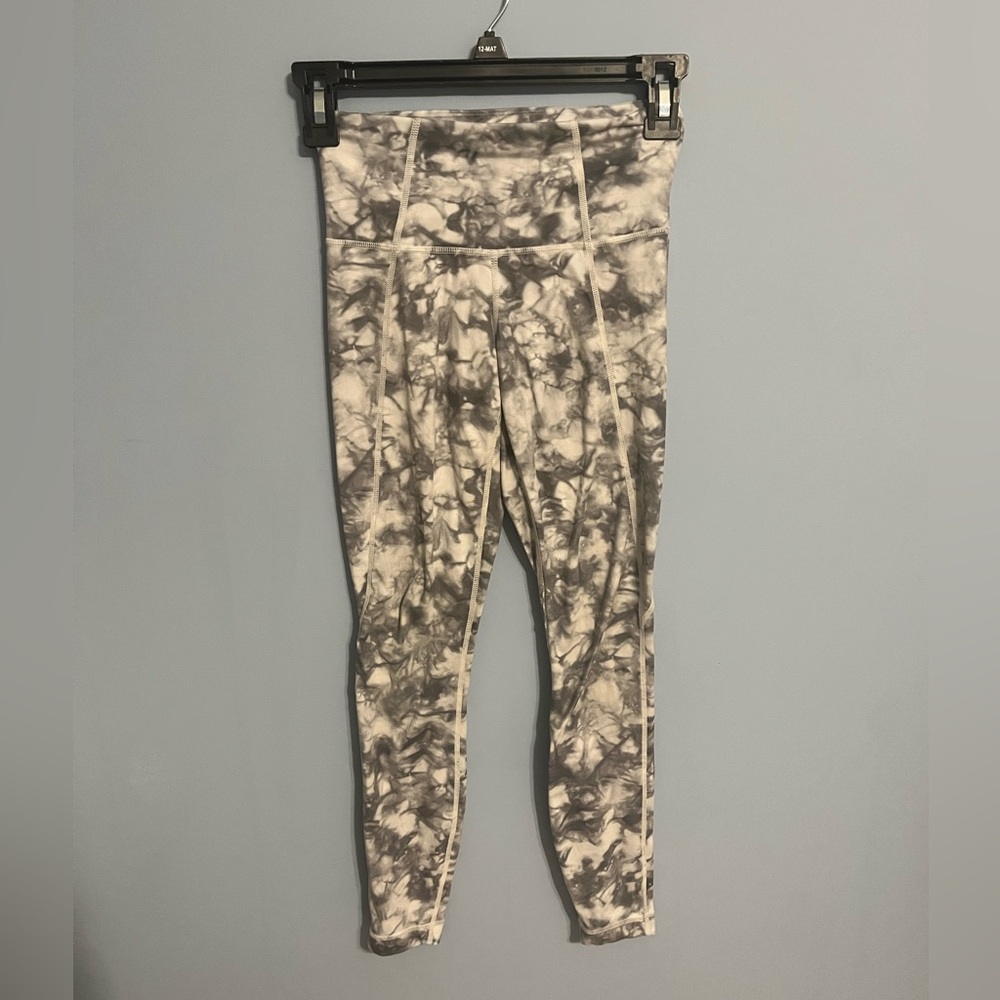 Athleta Tie Dye Salutation S 7/8 Tight Powervita Leggings Gray & White Bottoms